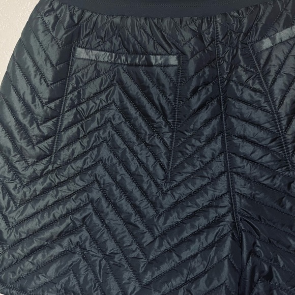 Athleta Black Quilted Shorts Size 10 - Picture 5 of 9
